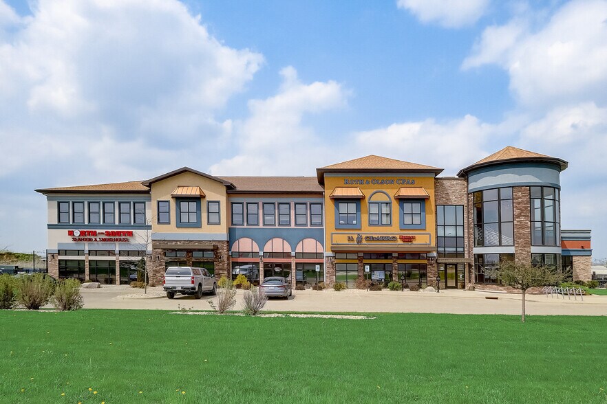 807 Liberty Dr, Verona, WI à louer - Photo du bâtiment - Image 3 de 5