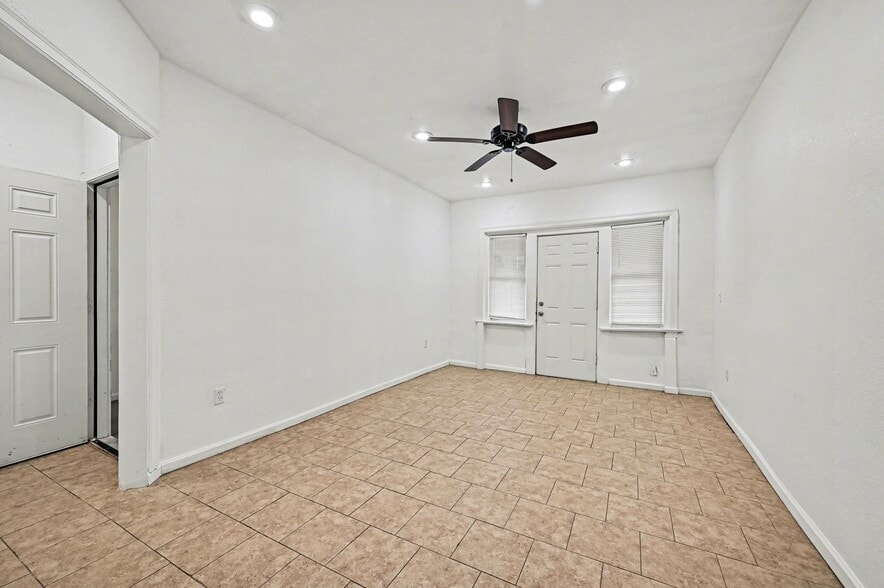 3319 E 30th St, Kansas City, MO à vendre - Photo du bâtiment - Image 3 de 18