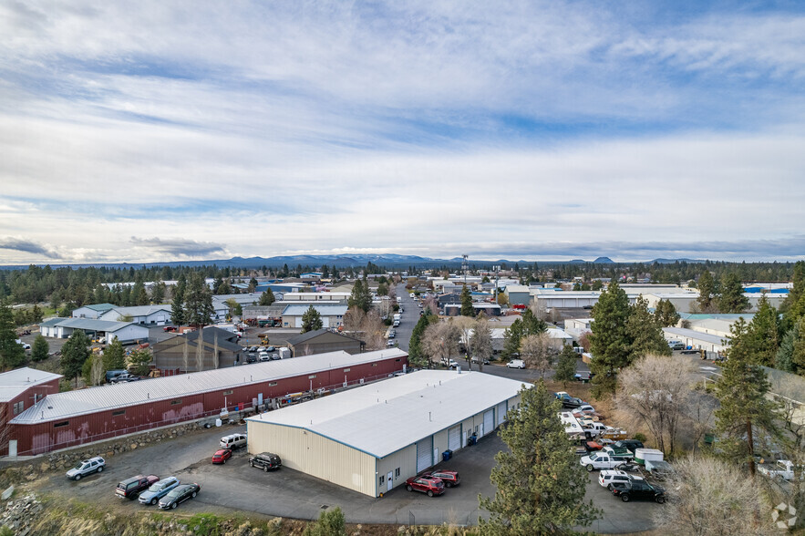 44 SE Bridgeford Blvd, Bend, OR à louer - Photo du bâtiment - Image 2 de 5