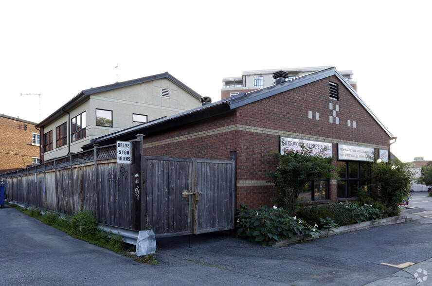 111 Sherwood Dr, Ottawa, ON for lease - Building Photo - Image 2 of 3