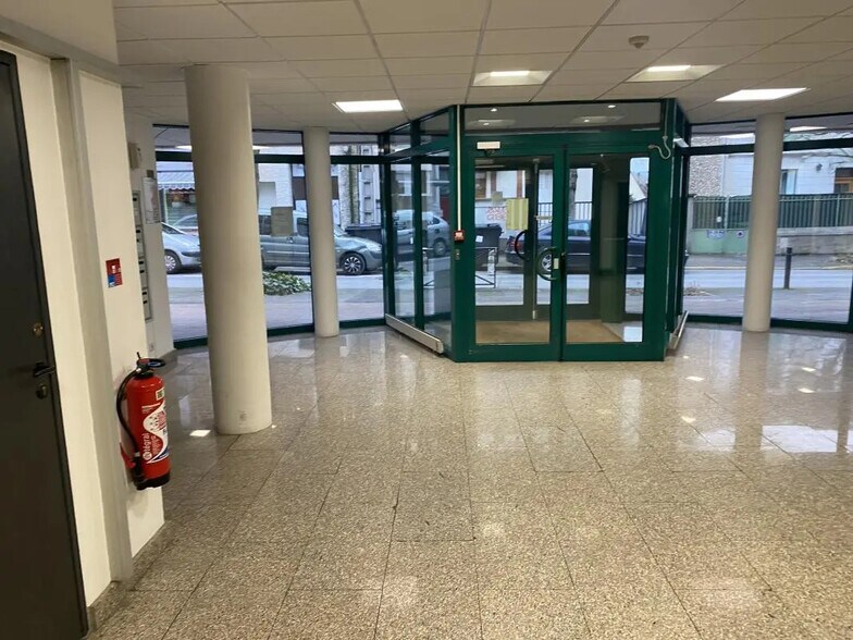 Bureau dans Melun à louer - Photo du bâtiment - Image 2 de 7