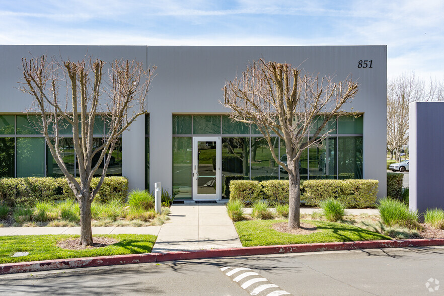 851 Napa Valley Corporate Way, Napa, CA for lease - Building Photo - Image 3 of 11