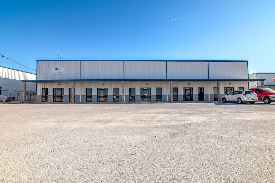 8409 W Interstate 20, Midland, TX à louer - Photo du bâtiment - Image 3 de 24