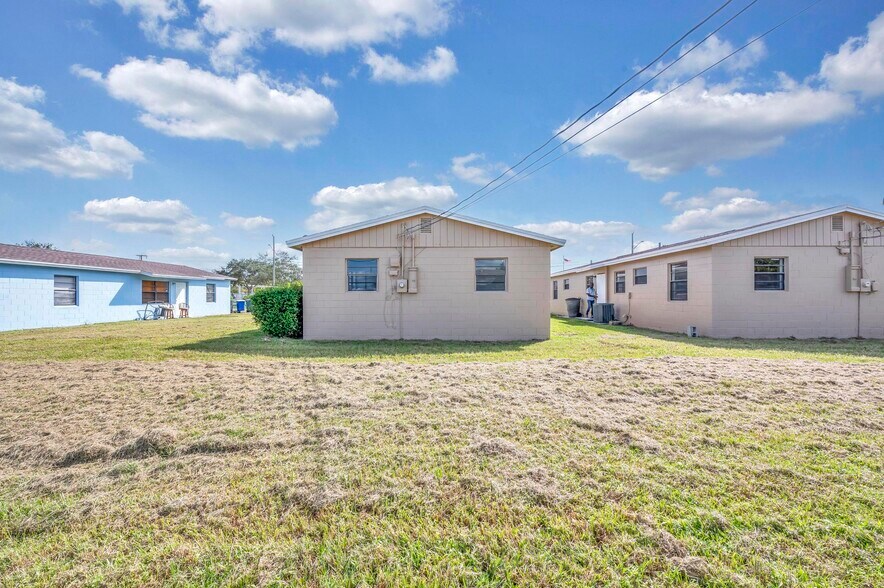 1702 Avenue L, Fort Pierce, FL à vendre - Photo du bâtiment - Image 2 de 39