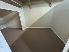 4621 Shrank Dr, Independence, MO for lease Interior Photo- Image 2 of 2