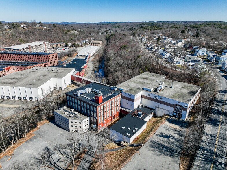 20 Cameron St, Clinton, MA à vendre - Aérien - Image 2 de 5