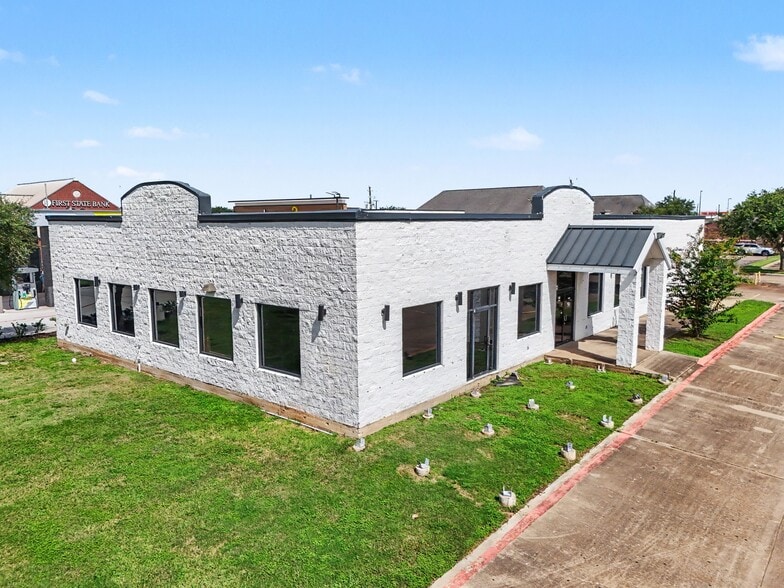 470 This Way St, Lake Jackson, TX for lease - Building Photo - Image 2 of 28