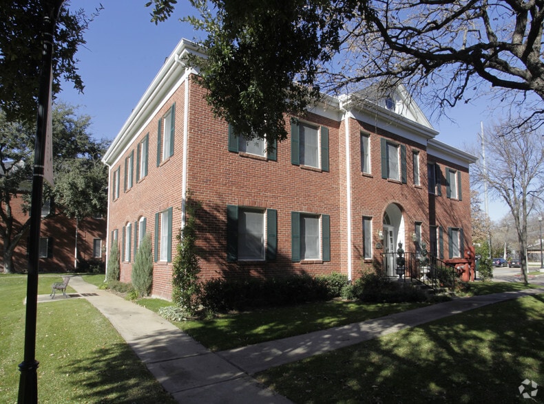 2015 E Lamar Blvd, Arlington, TX à vendre - Photo principale - Image 1 de 9