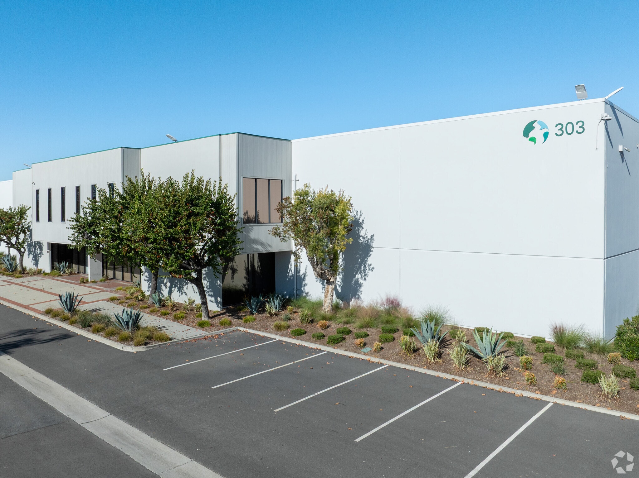 303-335 W Artesia Blvd, Compton, CA for lease Primary Photo- Image 1 of 6