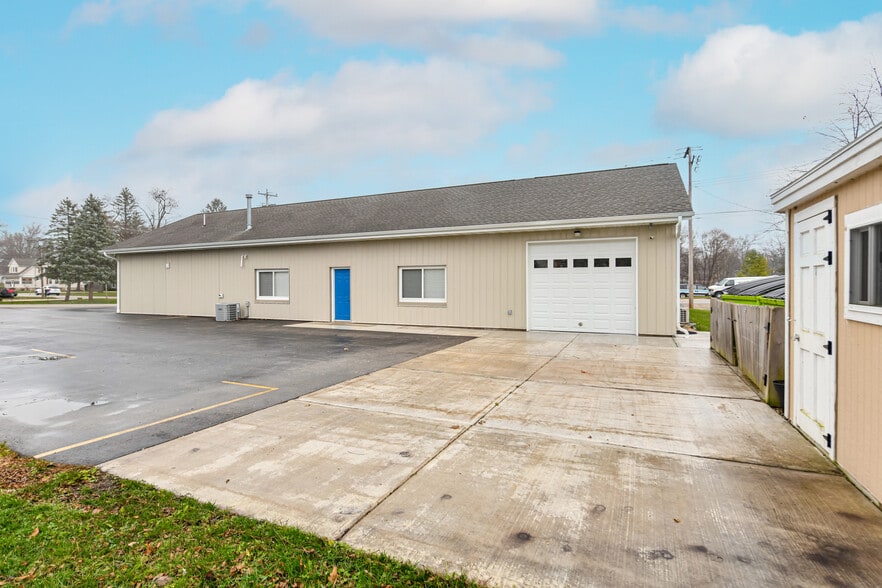 108 N Front St, Burlington, WI for sale - Building Photo - Image 2 of 32