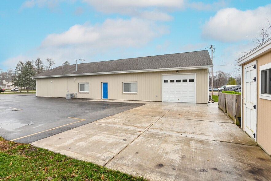 108 N Front St, Burlington, WI à vendre - Photo du bâtiment - Image 2 de 32