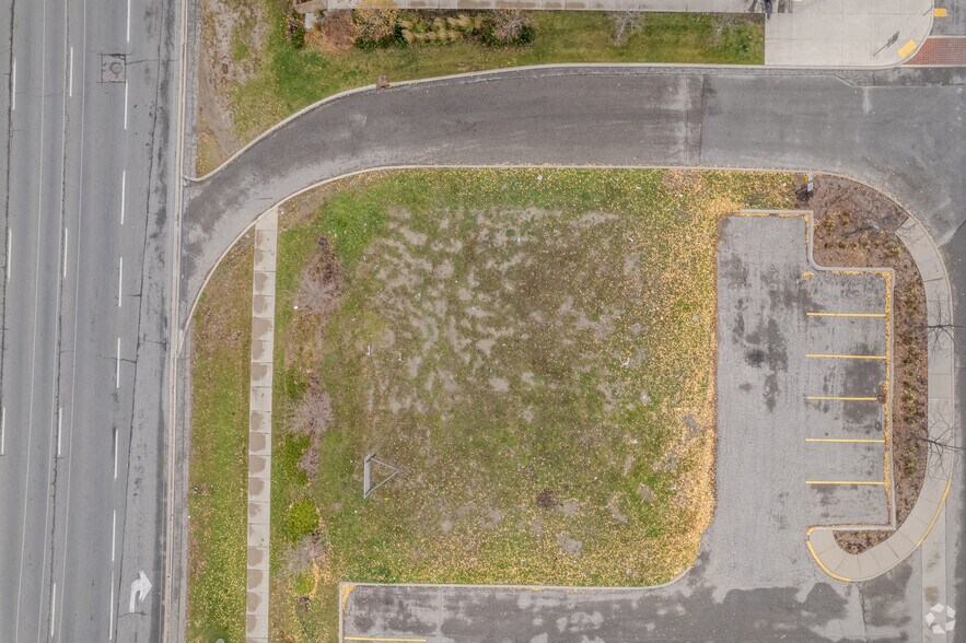 9910 Airport Rd, Brampton, ON for sale - Primary Photo - Image 1 of 1