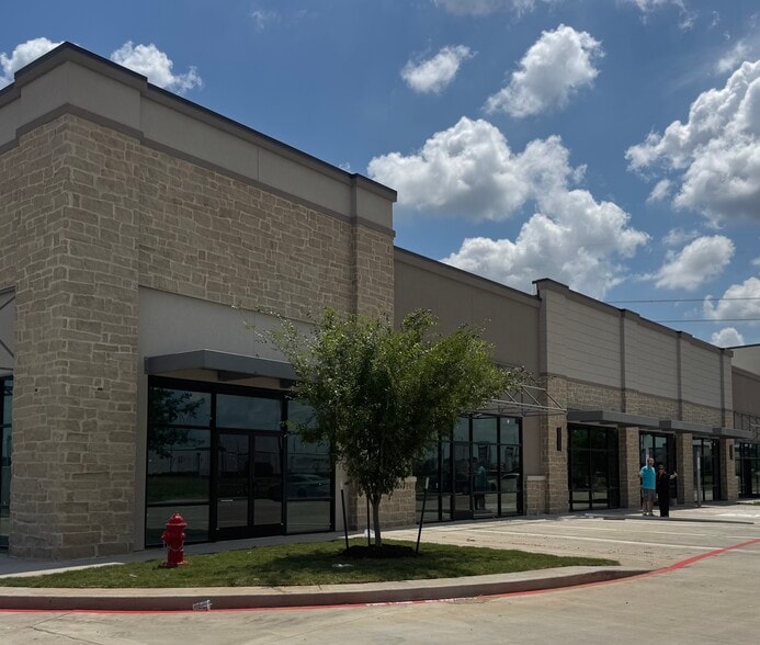 4569 Magnolia Village Dr, Magnolia, TX for lease - Building Photo - Image 2 of 5