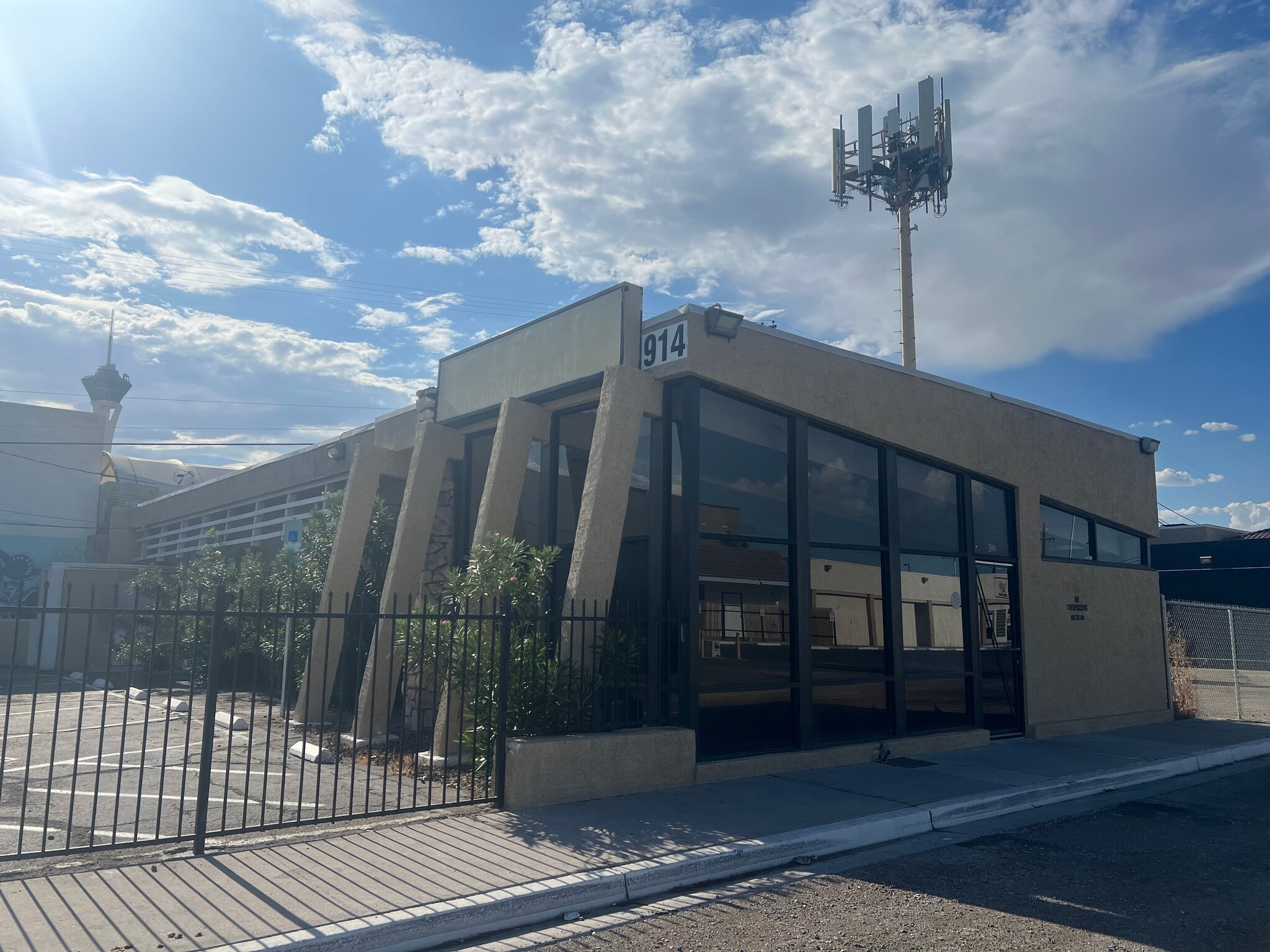 914 E Sahara Ave, Las Vegas, NV for lease Building Photo- Image 1 of 4