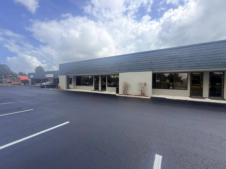 725-765 S Apollo Blvd, Melbourne, FL à louer - Photo du bâtiment - Image 3 de 8