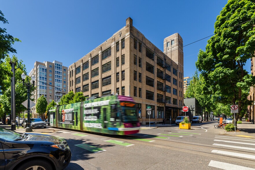 1010 NW Flanders St, Portland, OR à louer - Photo du bâtiment - Image 3 de 6