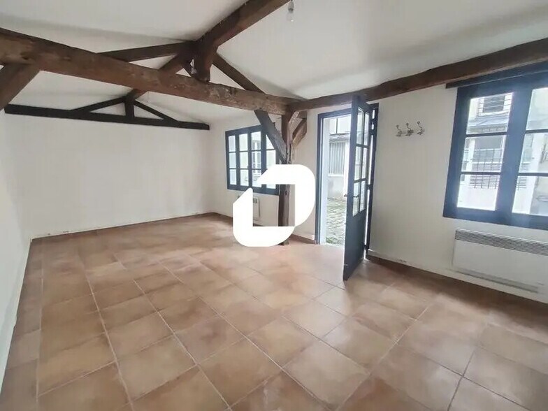 Office in Versailles for lease - Interior Photo - Image 2 of 7