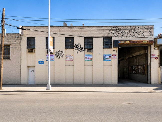 More details for 372 Ten Eyck St, Brooklyn, NY - Flex for Lease