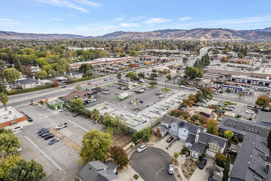 La Mission Shopping Center portefeuille de 3 propriétés à vendre sur LoopNet.ca - Aérien - Image 3 de 9