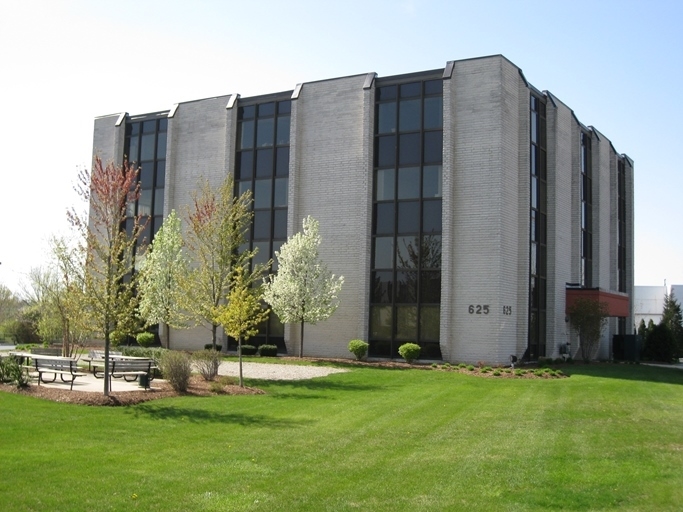 621 Plainfield Rd, Willowbrook, IL for lease - Building Photo - Image 1 of 1