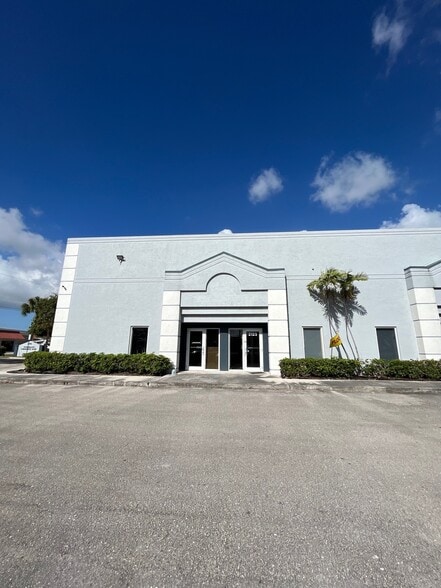 2101-2177 NW 22nd St, Pompano Beach, FL for lease - Building Photo - Image 2 of 10