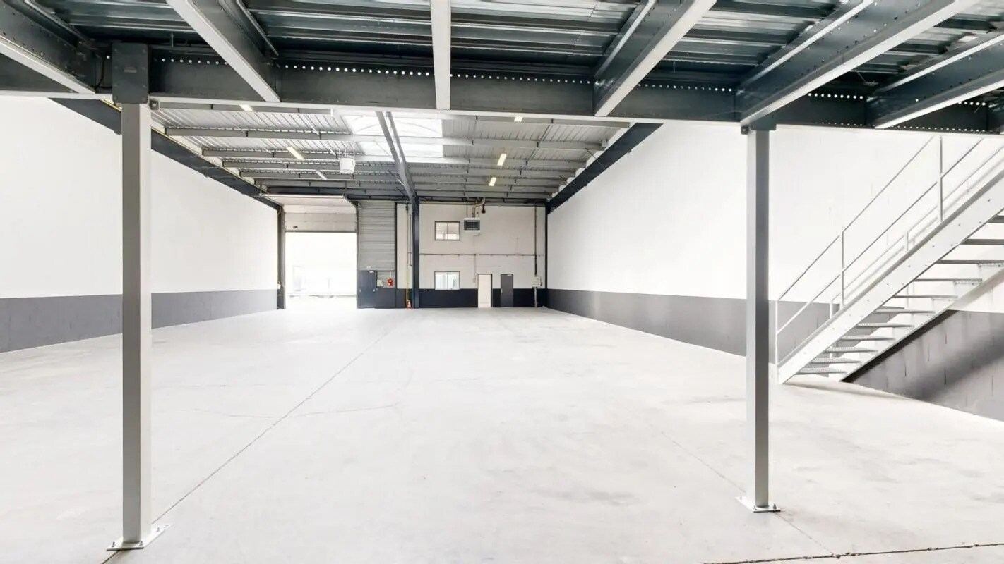 Industrial in Bezons for lease Building Photo- Image 1 of 12