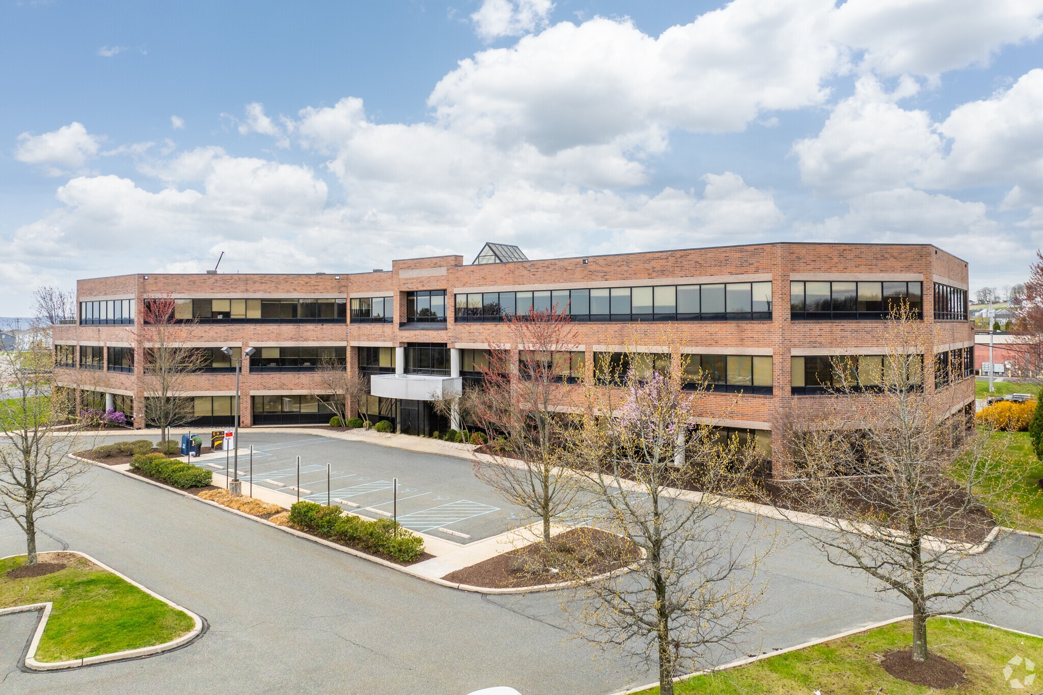 1275 Glenlivet Dr, Allentown, PA for lease Primary Photo- Image 1 of 15