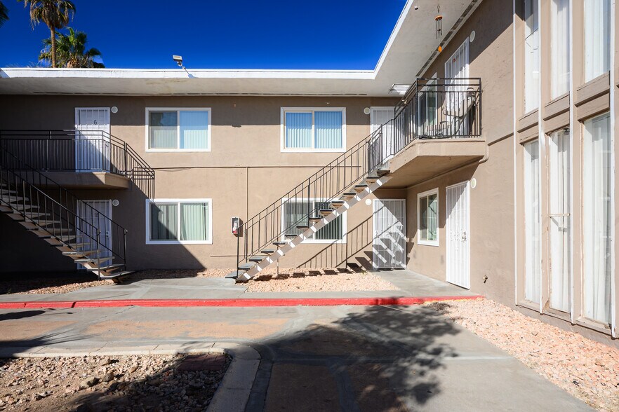 1076-1112 Sierra Vista Dr, Las Vegas, NV à vendre - Photo du bâtiment - Image 2 de 30