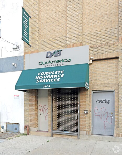 3714 30th St, Long Island City, NY à louer - Photo du bâtiment - Image 2 de 4