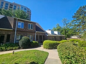 11731-11737 Bowman Green Dr, Reston, VA à louer Photo du bâtiment- Image 2 de 22