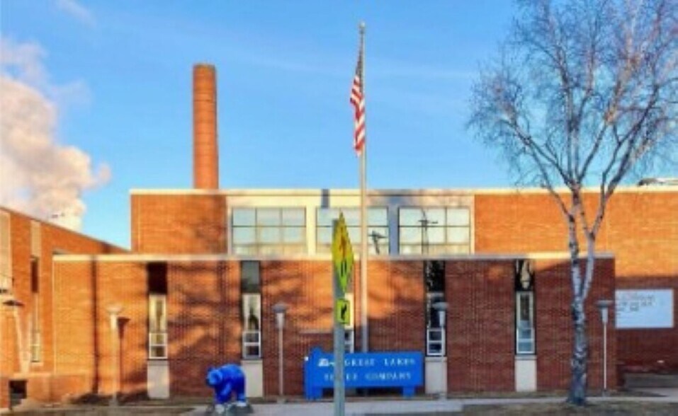 437 S Main St, Cheboygan, MI à vendre - Photo du bâtiment - Image 3 de 13