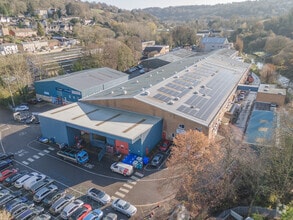 London Rd, Thrupp, GLS - Aérien  Vue de la carte - Image1