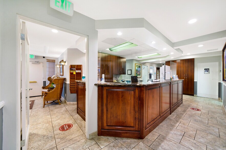 10505 W Pico Blvd, Los Angeles, CA à vendre - Photo du bâtiment - Image 3 de 29