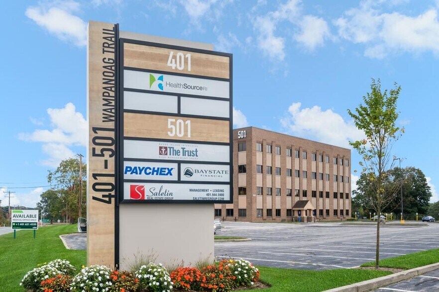 501 Wampanoag Trl, East Providence, RI à louer - Photo du bâtiment - Image 3 de 21