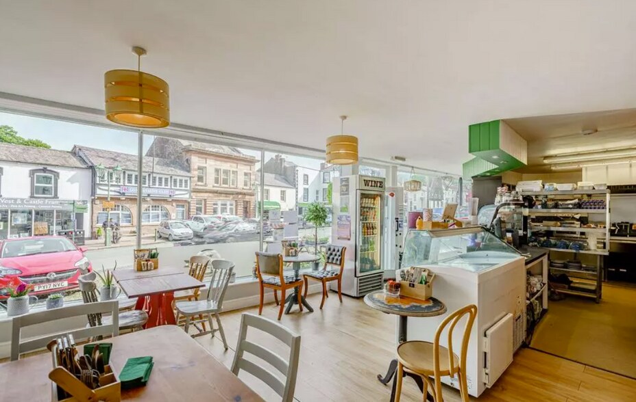 17 Front St, Brampton à vendre - Photo intérieure - Image 3 de 32