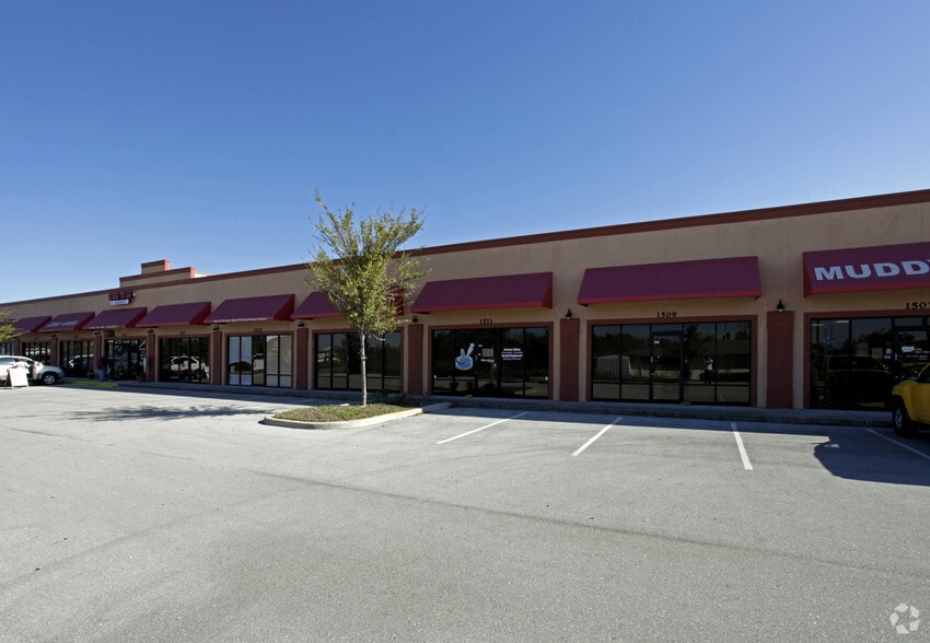 1501-1535 Fortune Retail Ct, Kissimmee, FL for lease - Building Photo - Image 1 of 6