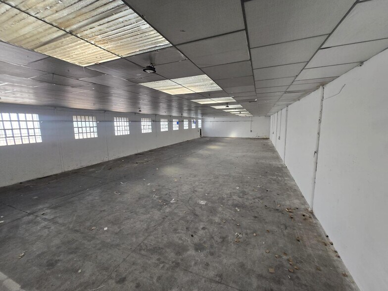 Industriel dans Fuenlabrada, Madrid à vendre - Photo du bâtiment - Image 2 de 13