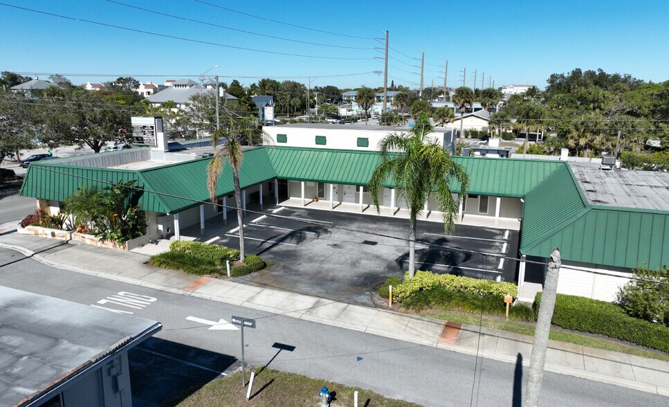 611 SW federal Hwy, Stuart, FL à louer - Photo du bâtiment - Image 2 de 6
