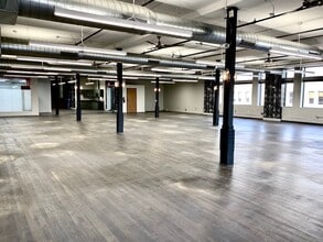 301-303 W 4th St, Royal Oak, MI for lease Interior Photo- Image 1 of 7