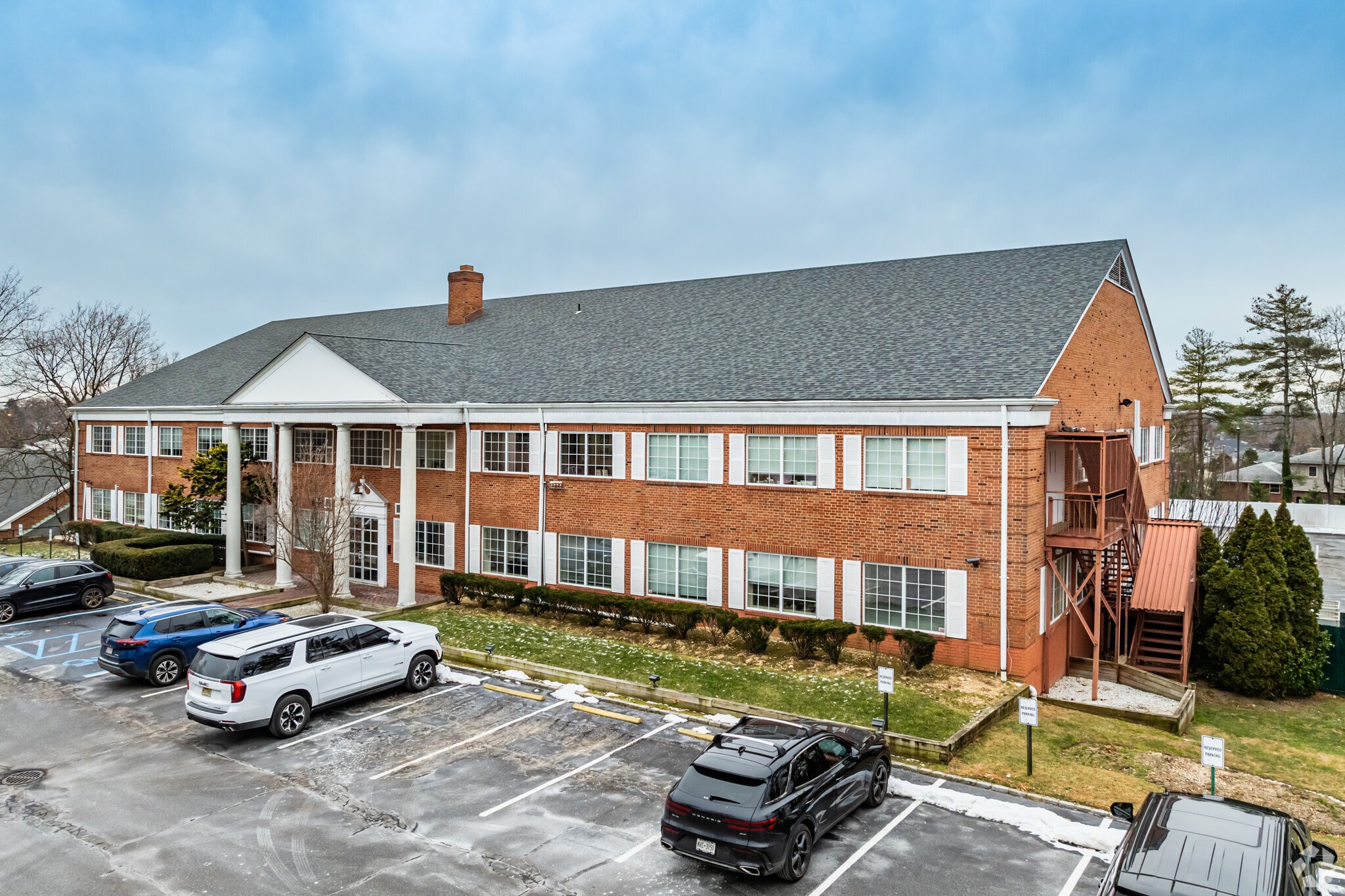 575 Jericho Tpke, Jericho, NY for lease Primary Photo- Image 1 of 5