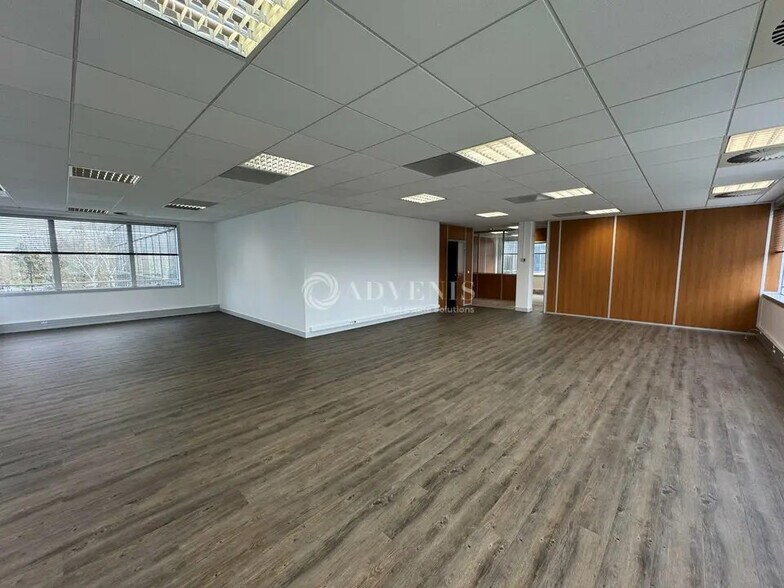 Office in Villepinte for lease - Interior Photo - Image 3 of 8