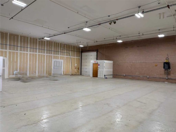 345 Spook Rock Rd, Suffern, NY for sale - Interior Photo - Image 2 of 3