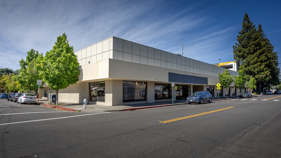 707 5th St, Santa Rosa, CA à louer - Photo du bâtiment - Image 2 de 12