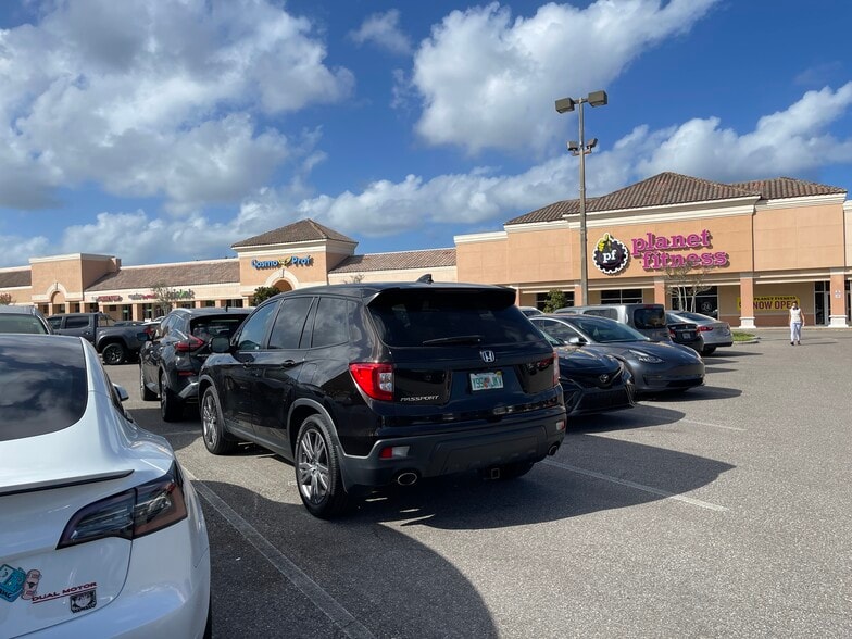 686-728 Cheney Hwy, Titusville, FL à louer - Photo du bâtiment - Image 2 de 21