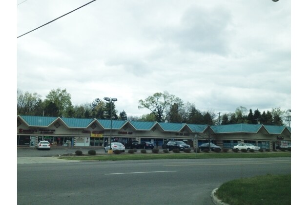 16701-16729 Middlebelt Rd, Livonia, MI à louer - Photo du bâtiment - Image 2 de 6