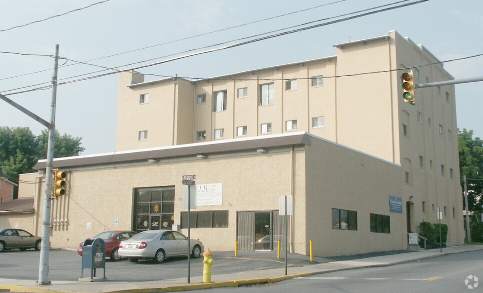 52 N 2nd St, Coplay, PA à louer - Photo principale - Image 1 de 14