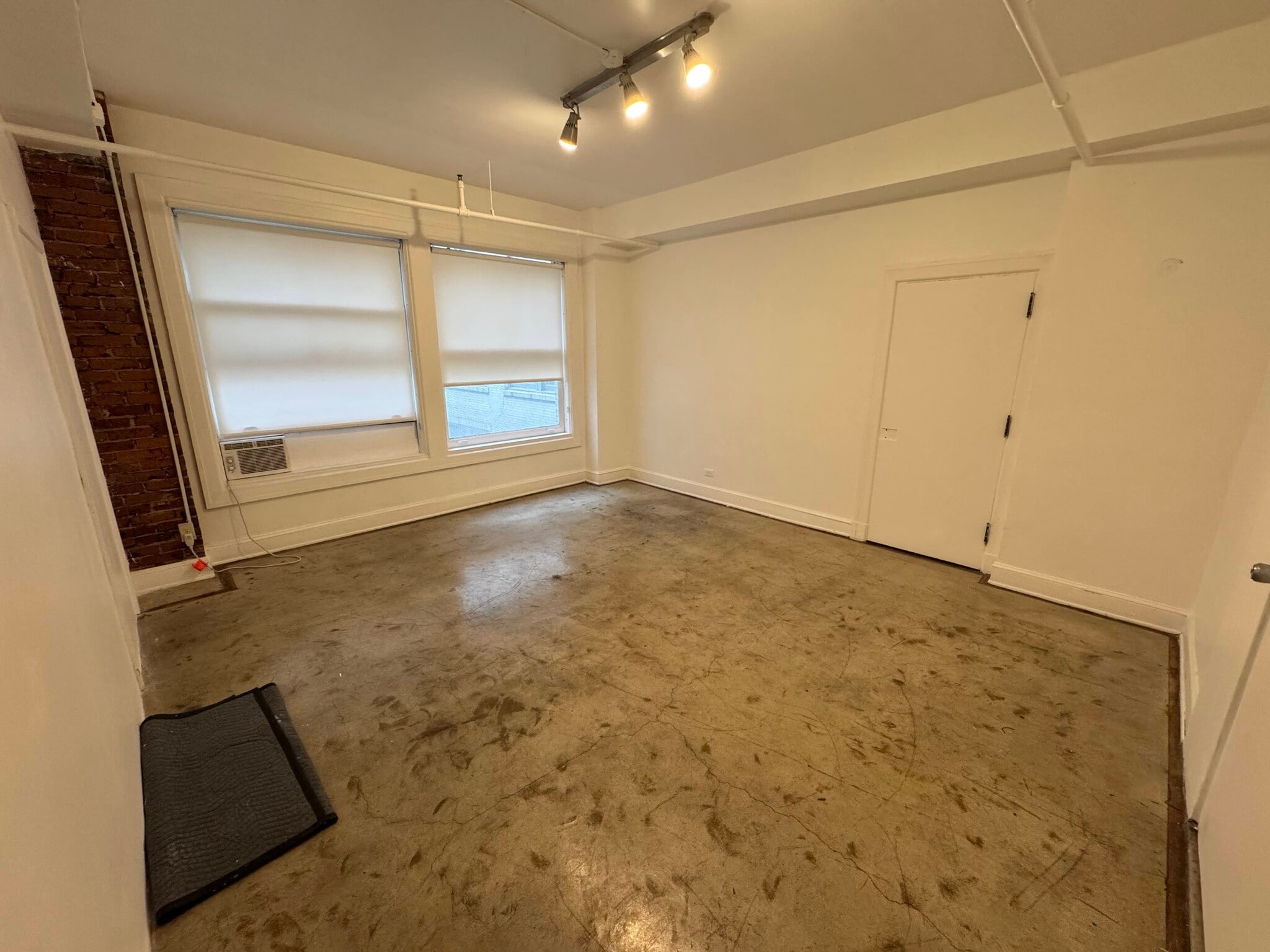 453 S Spring St, Los Angeles, CA for lease Interior Photo- Image 1 of 4