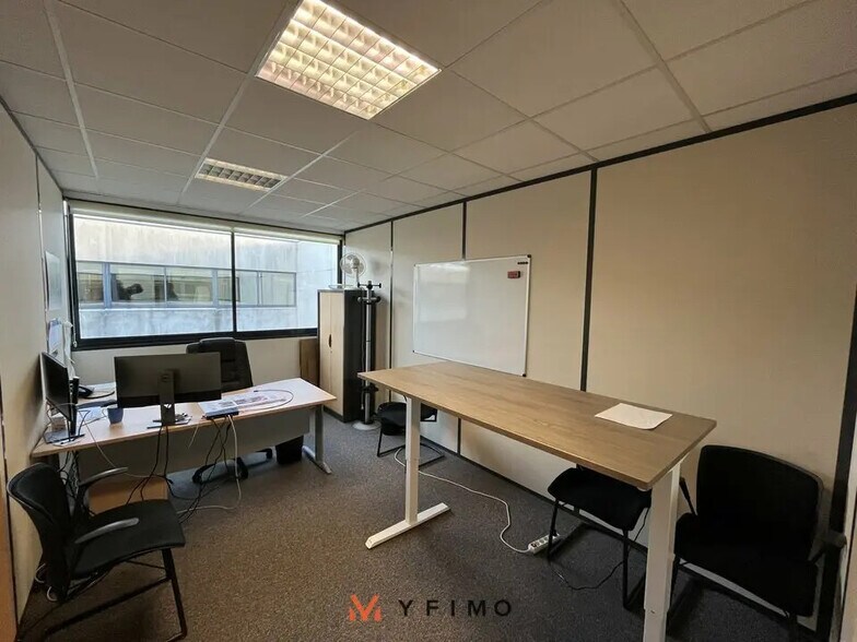 Office in Poissy for lease - Interior Photo - Image 3 of 4