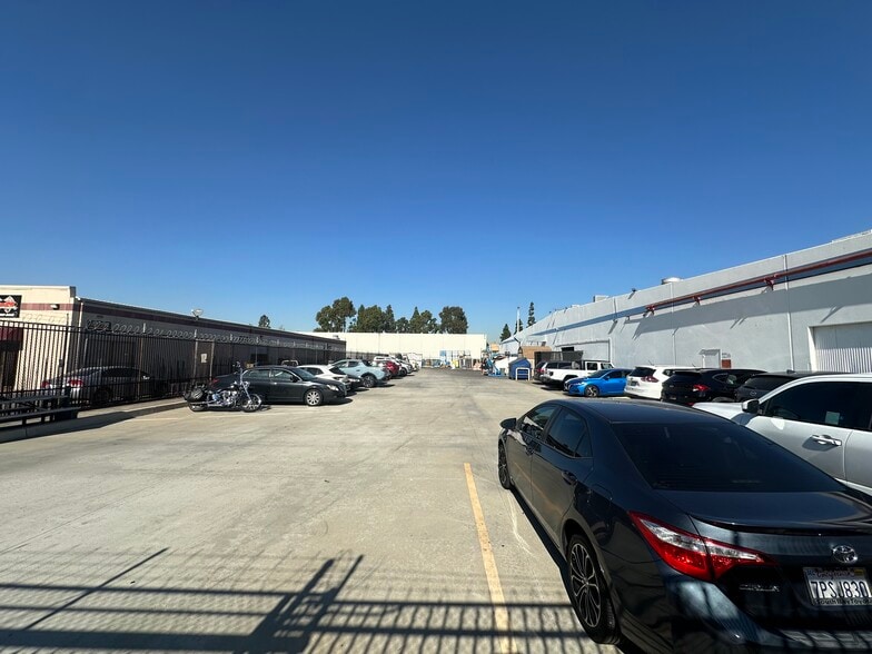 13821 Marquardt Ave, Santa Fe Springs, CA for lease - Building Photo - Image 3 of 8