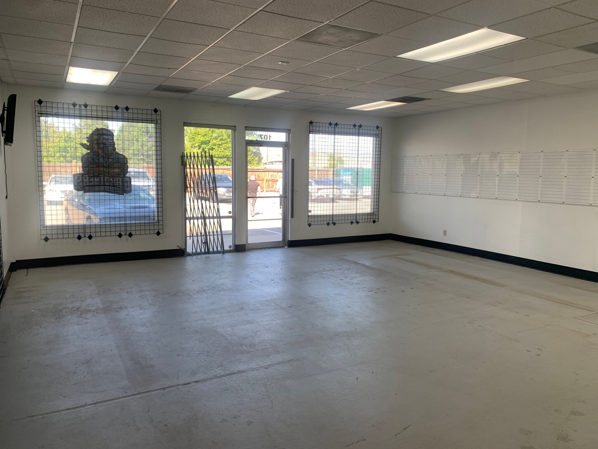 12550 W Colfax Ave, Lakewood, CO for lease Interior Photo- Image 1 of 5